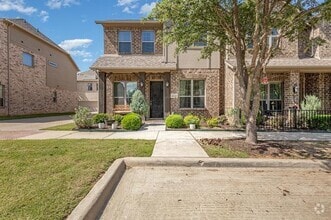 Building Photo - 2224 Zenith Ave