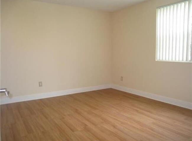 Building Photo - 1241 SW 46th Ave