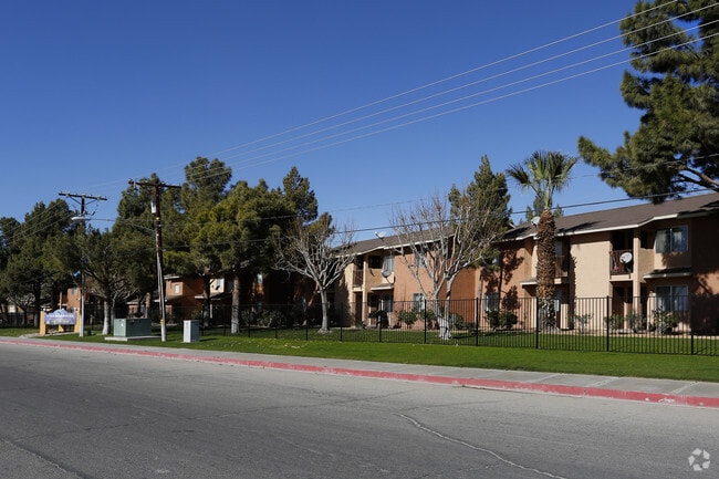 Building Photo - Thunderbird Apartments