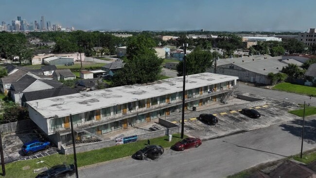  - Boutique Living Near University of Houston