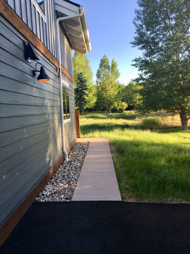 Building Photo - 56 Sawmill Cir