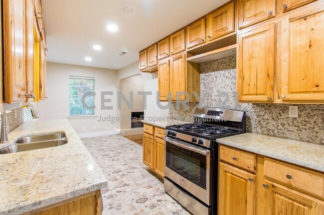 Foto del edificio - Stunning 3/2 in Great Dallas Location Read...