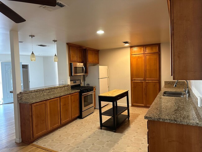 Building Photo - Well cared for home with bonus room