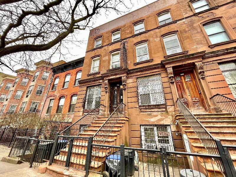 Primary Photo - 326 E 120th St