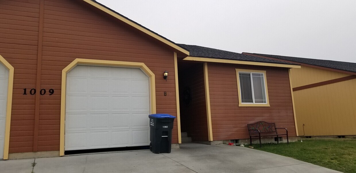 1009 Pierce Drive Apartment for Rent in Moses Lake, WA