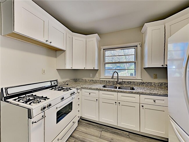 Building Photo - 2696 Dodson Dr