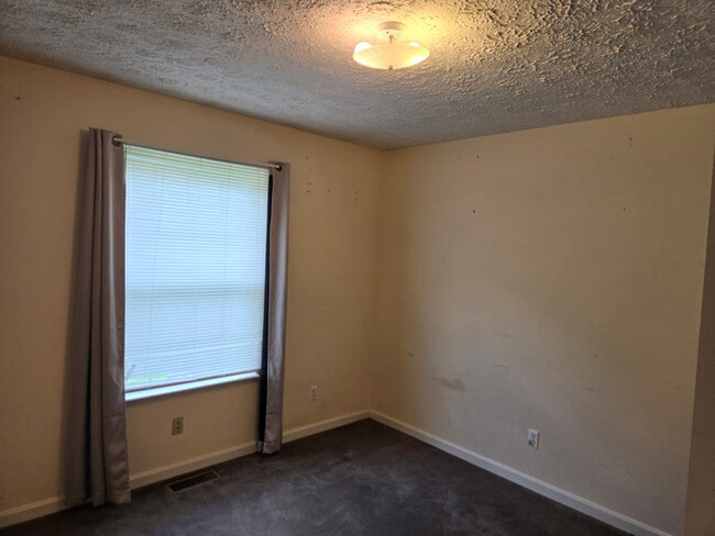 Building Photo - 145 Orchard View Ln