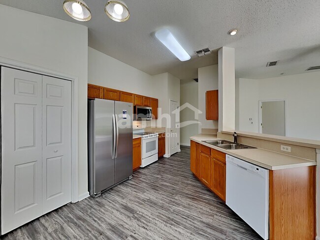 Foto del edificio - 2735 Creek Ridge Dr