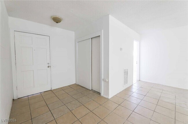Foto del edificio - 2913 Stewart Ave