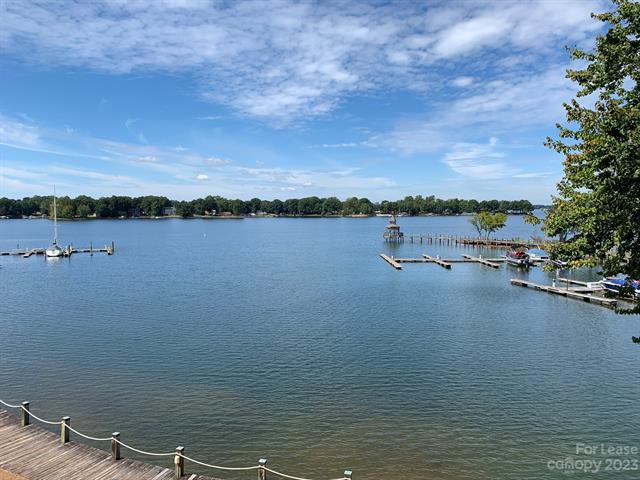 Foto del edificio - 872 Southwest Dr