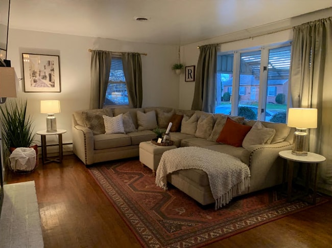 Foto del edificio - Well maintained 3bed/1.5 bath single famil...