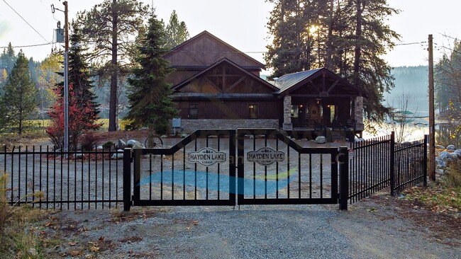 Building Photo - Stunning Luxury Hayden Lake Lodge with 5 B...