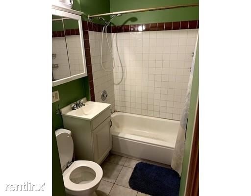 Building Photo - 2 br, 1 bath Triplex - 253 Broadway