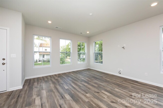 Foto del edificio - 2550 Lydia Ave