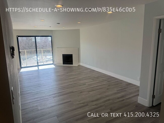 Building Photo - Bright & Modern 2 Bed, 2.5 Bath Condo in O...