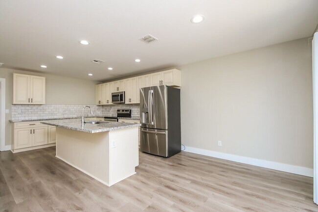 Building Photo - 5112 S 23rd Ave