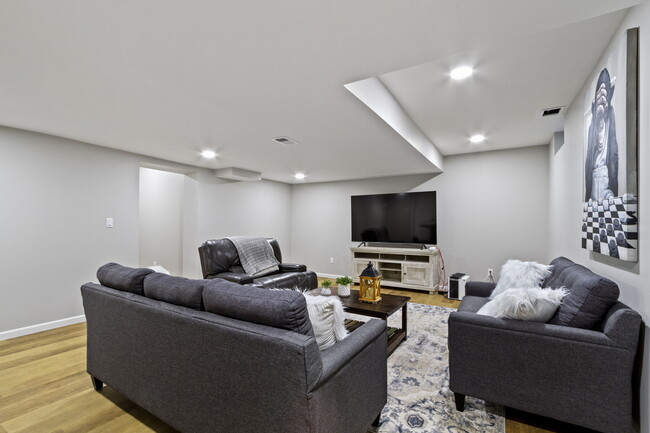 Foto del edificio - 4339 Royal Pine Blvd