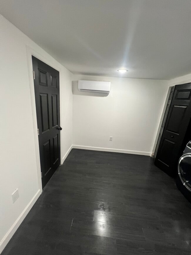 Foto del edificio - 6128 Glenmore Ave