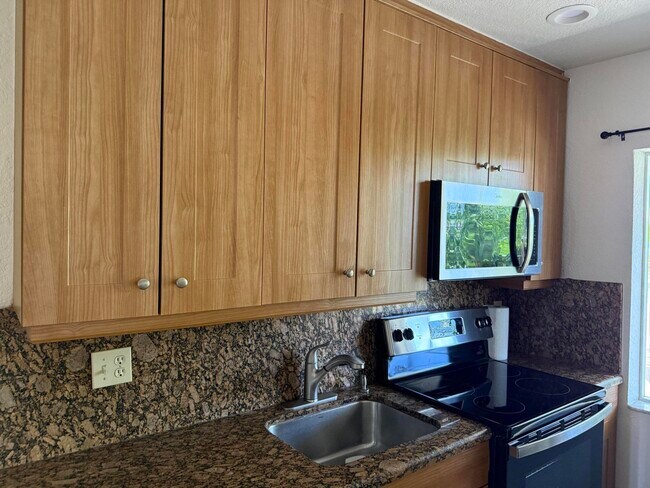Foto del edificio - 1423 Holly Heights Dr