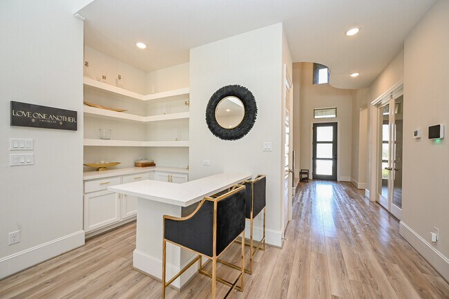 Foto del edificio - 9006 Meadow Bridge Dr