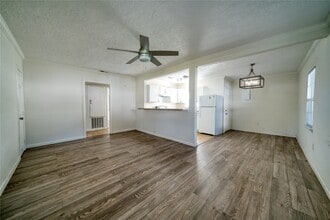 Building Photo - 303 Park St