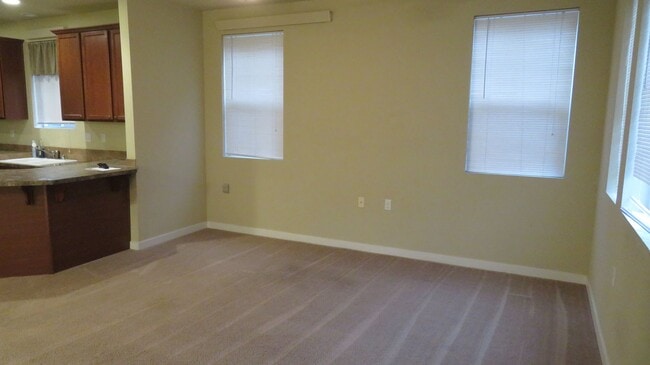 Building Photo - 1613 Burnside Pl