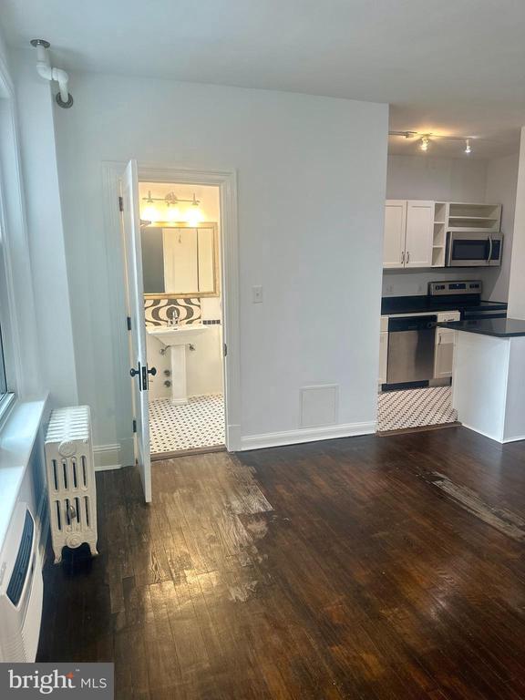 Building Photo - 1954 Columbia Rd NW