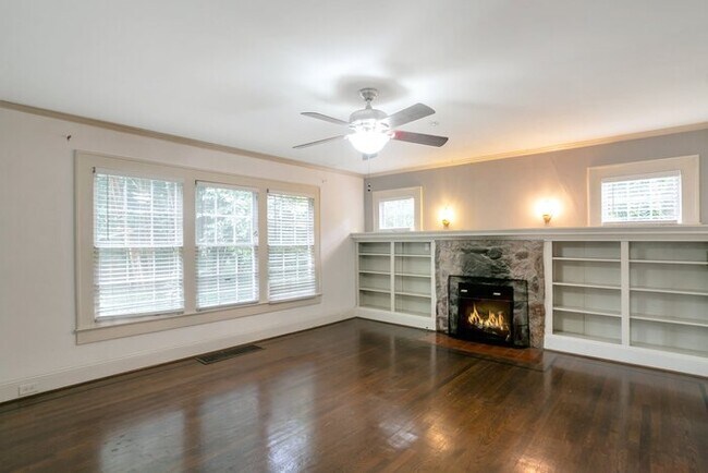 Foto del edificio - 2150 Lenox Rd NE