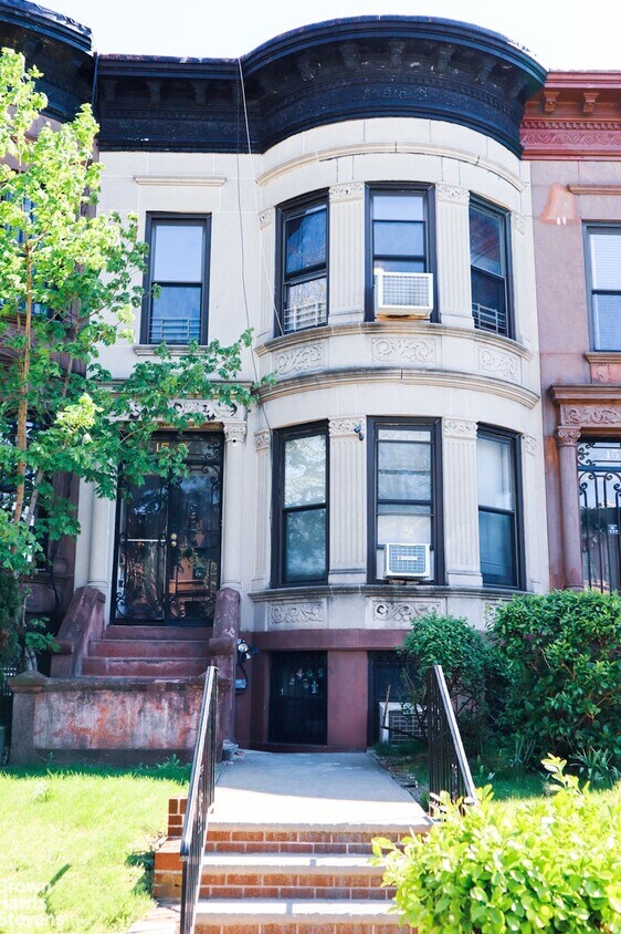 Primary Photo - Bright and Spacious Crown Heights Apt.