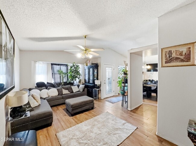 Foto del edificio - 1476 Enrique Perez Cir