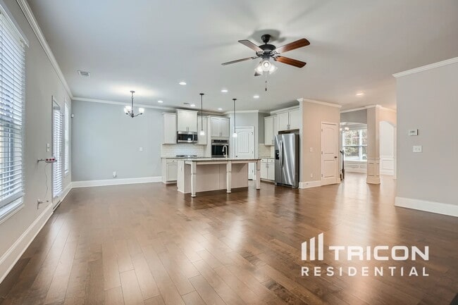 Building Photo - 5928 Wolf Creek Dr