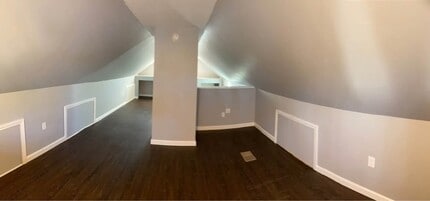 Building Photo - 95 Messer St