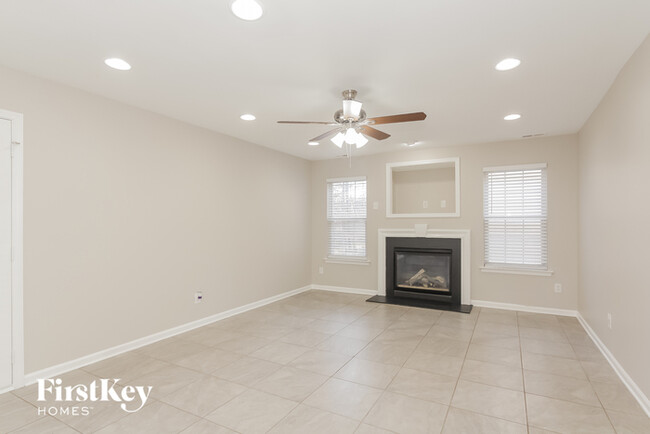 Building Photo - 2800 Black Walnut Ln