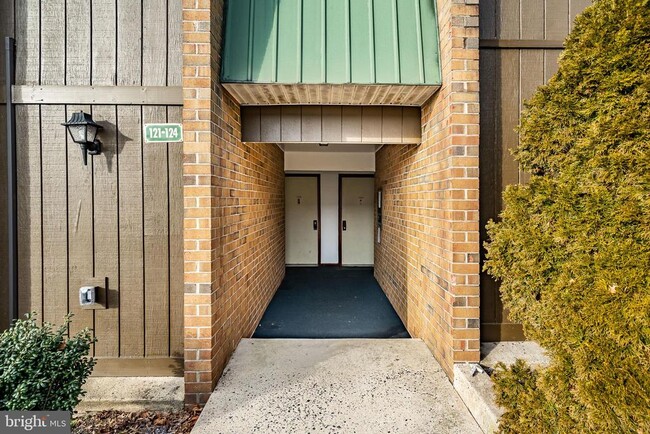 Building Photo - 123 Meadowview Ln