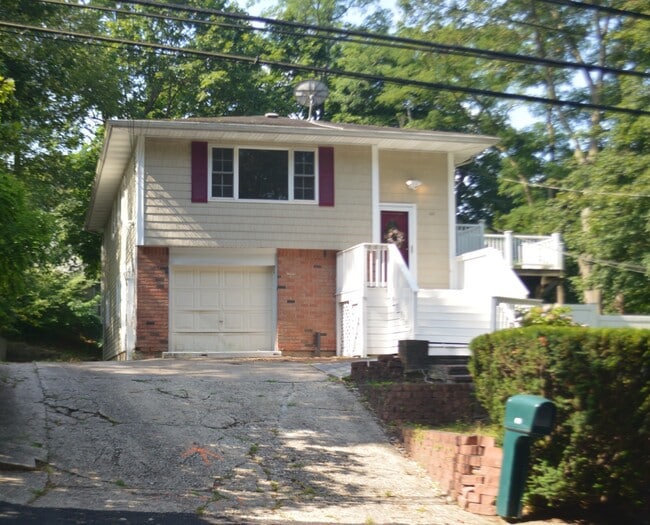 Building Photo - 44 Lake Ter
