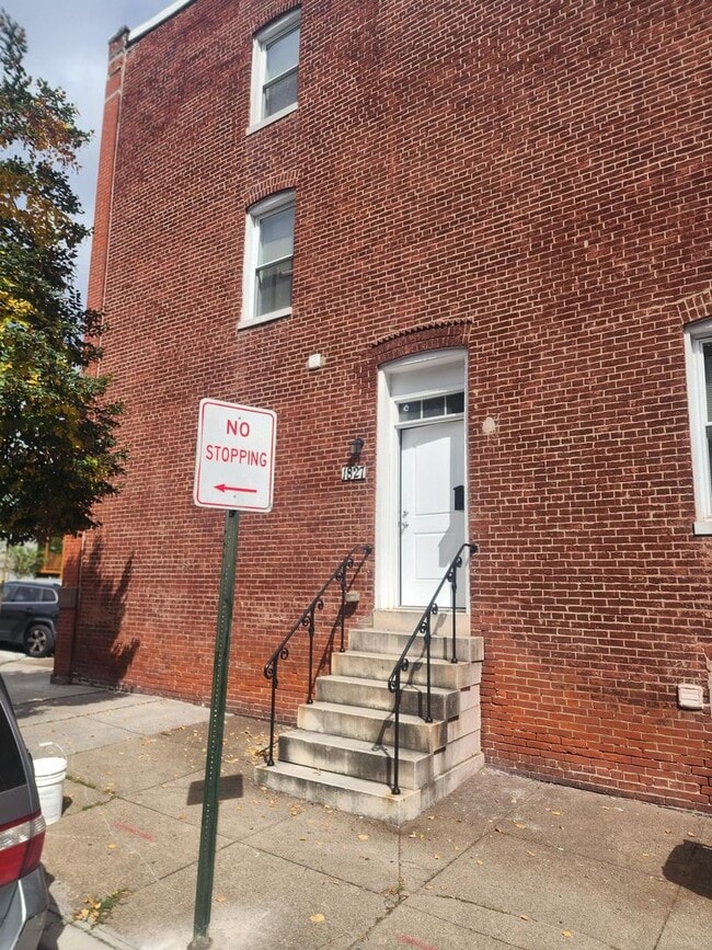 Building Photo - Beautiful Home in West baltimore