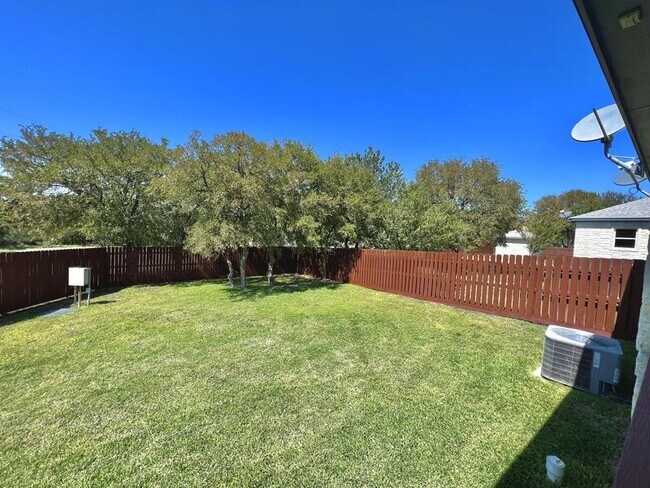 Building Photo - 623 Skyline Dr