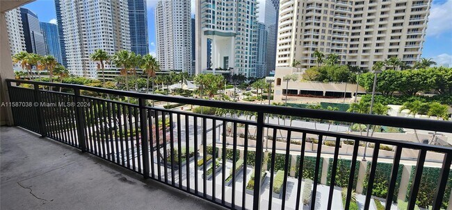 Building Photo - 540 Brickell Key Dr