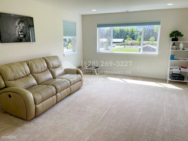 Building Photo - 4 br, 3.5 bath House - 337 Zemp Way NE -