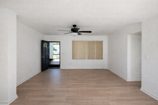 Photo - 640 Jasmine Rd House