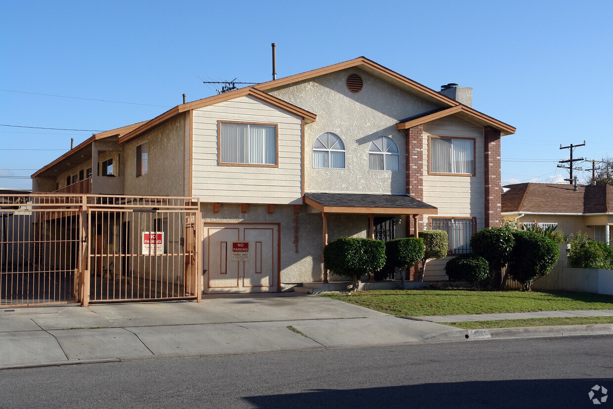 Primary Photo - 4921 W 117th St