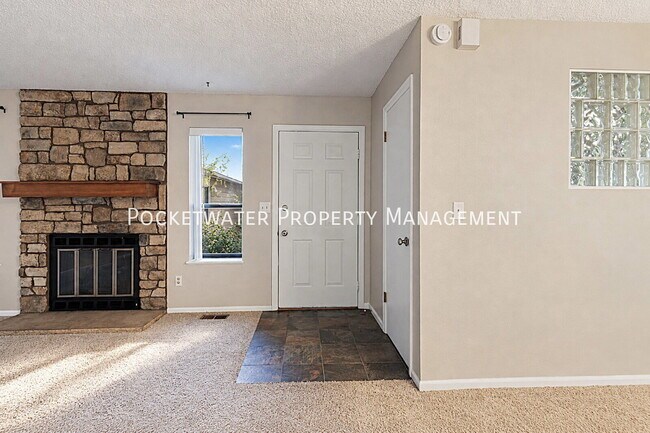 Foto del edificio - 6225 Willow Ln