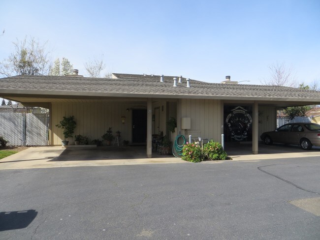 Building Photo - Heather Glen Duplexes