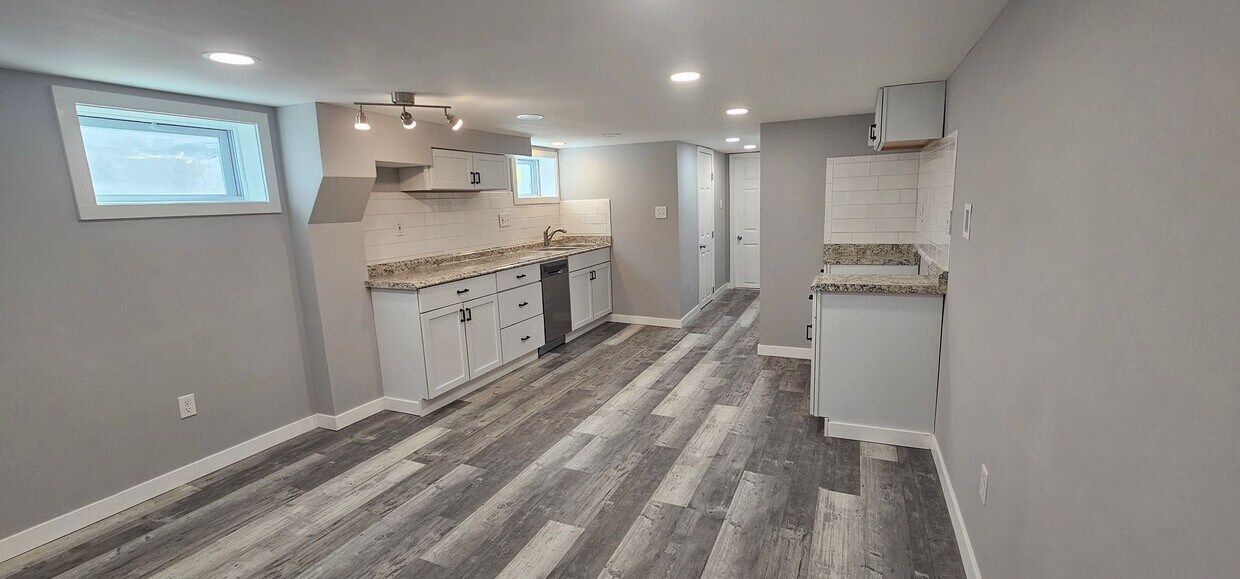 Foto principal - 1 Bed 1 Bath Multiplex home