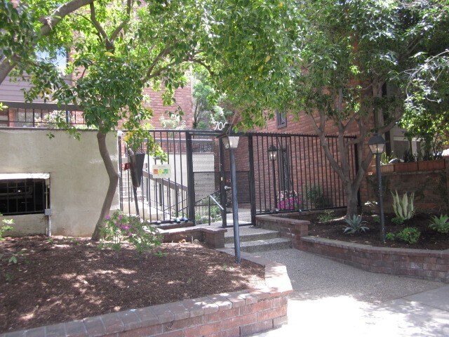 Foto del edificio - 700 S Lake Ave