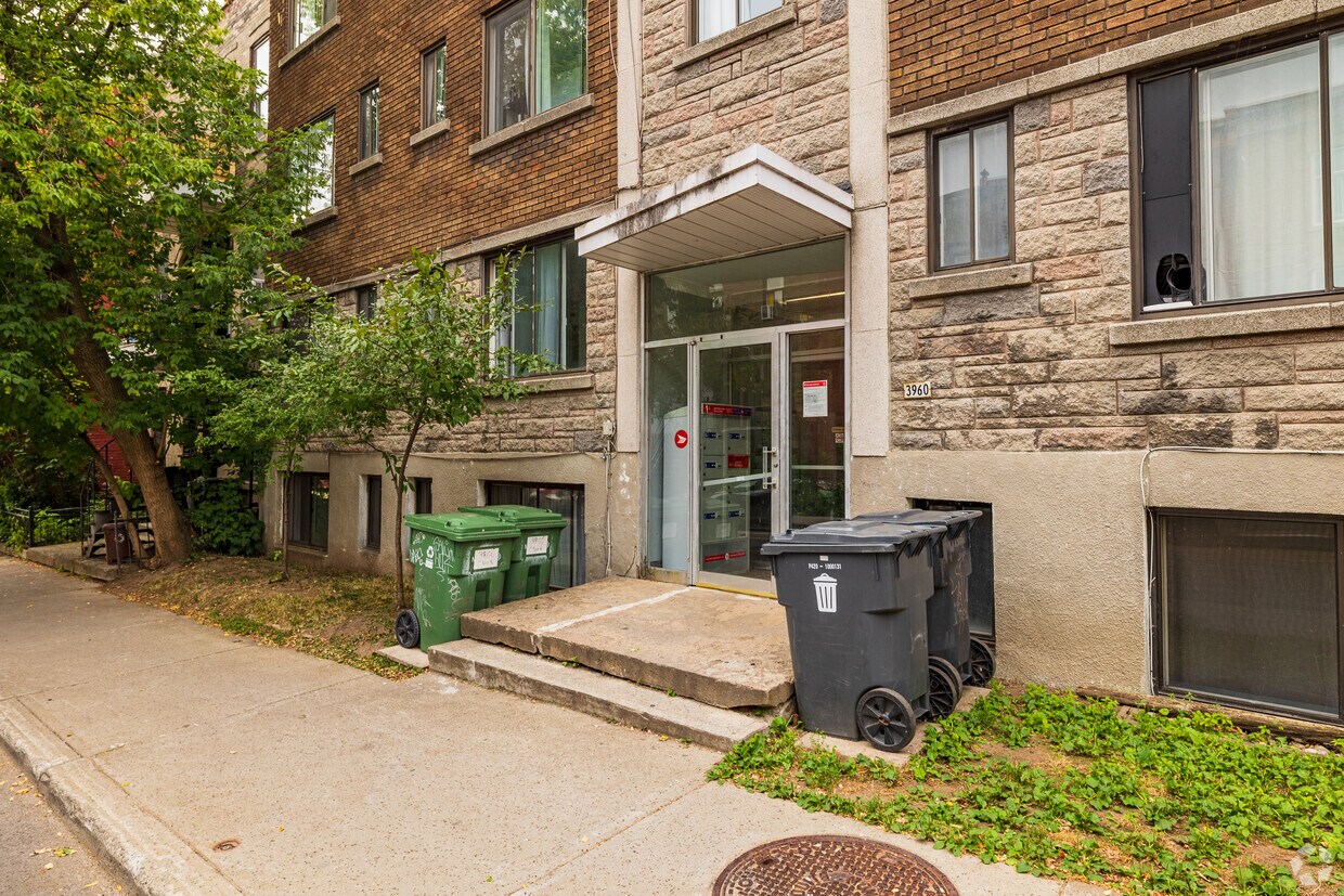 Photo du bâtiment - 3960 Rue Clark