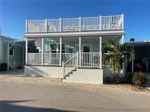 Building Photo - 118 NE Bay Dr