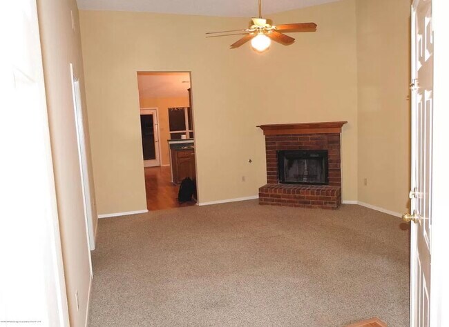 Building Photo - 1238 Payton Dr N