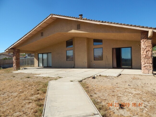 Building Photo - Beautiful home in Desert Knolls area