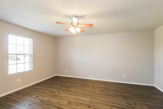Building Photo - 128 Feverbush Dr